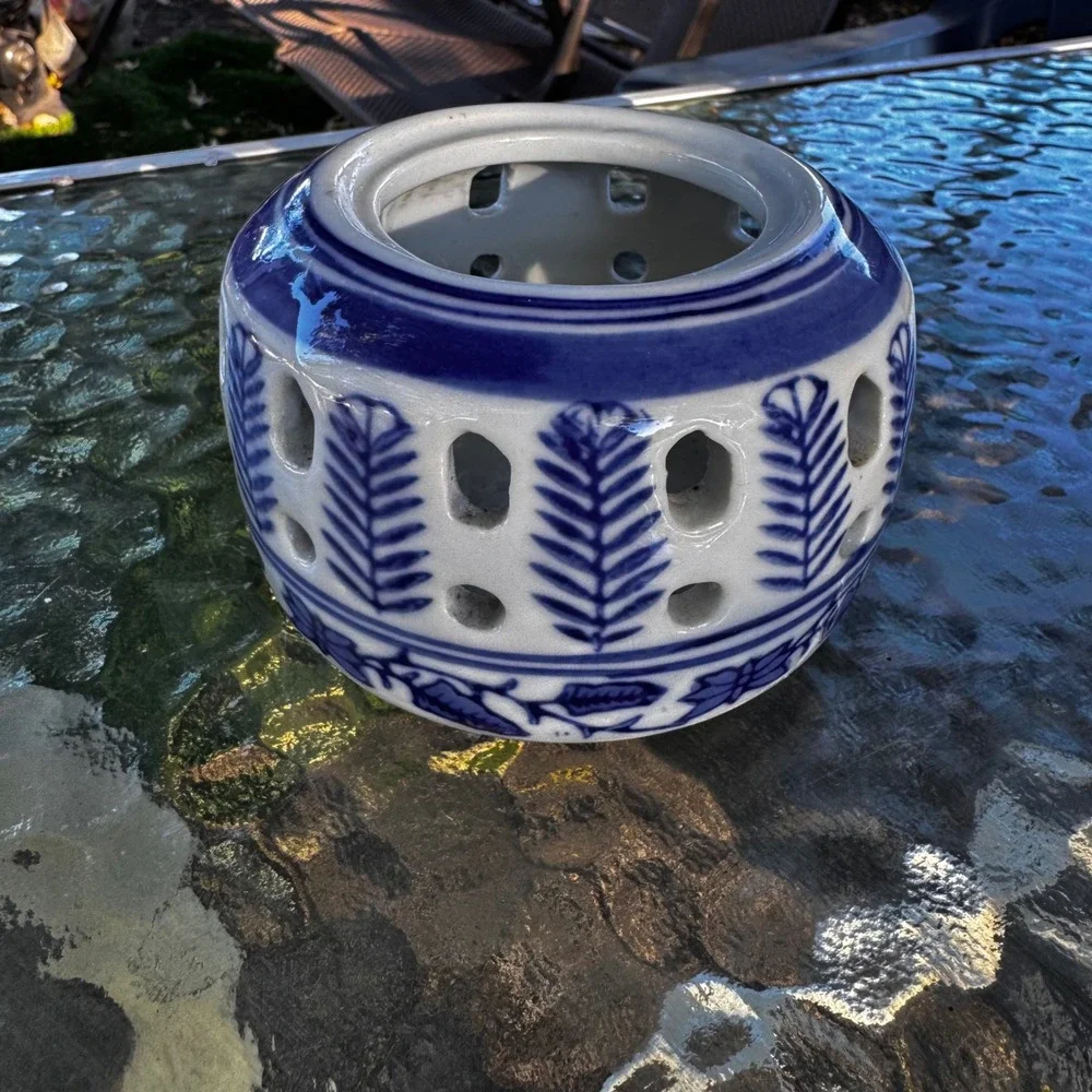Blue & White Ceramic Candle Holder‎ Lantern Silvestri Floral Fern Cutout